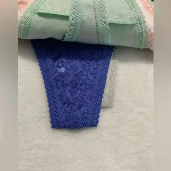 BETSEY JOHNSON PACK OF  5 LACE THONGS L - Picture 4 of 5